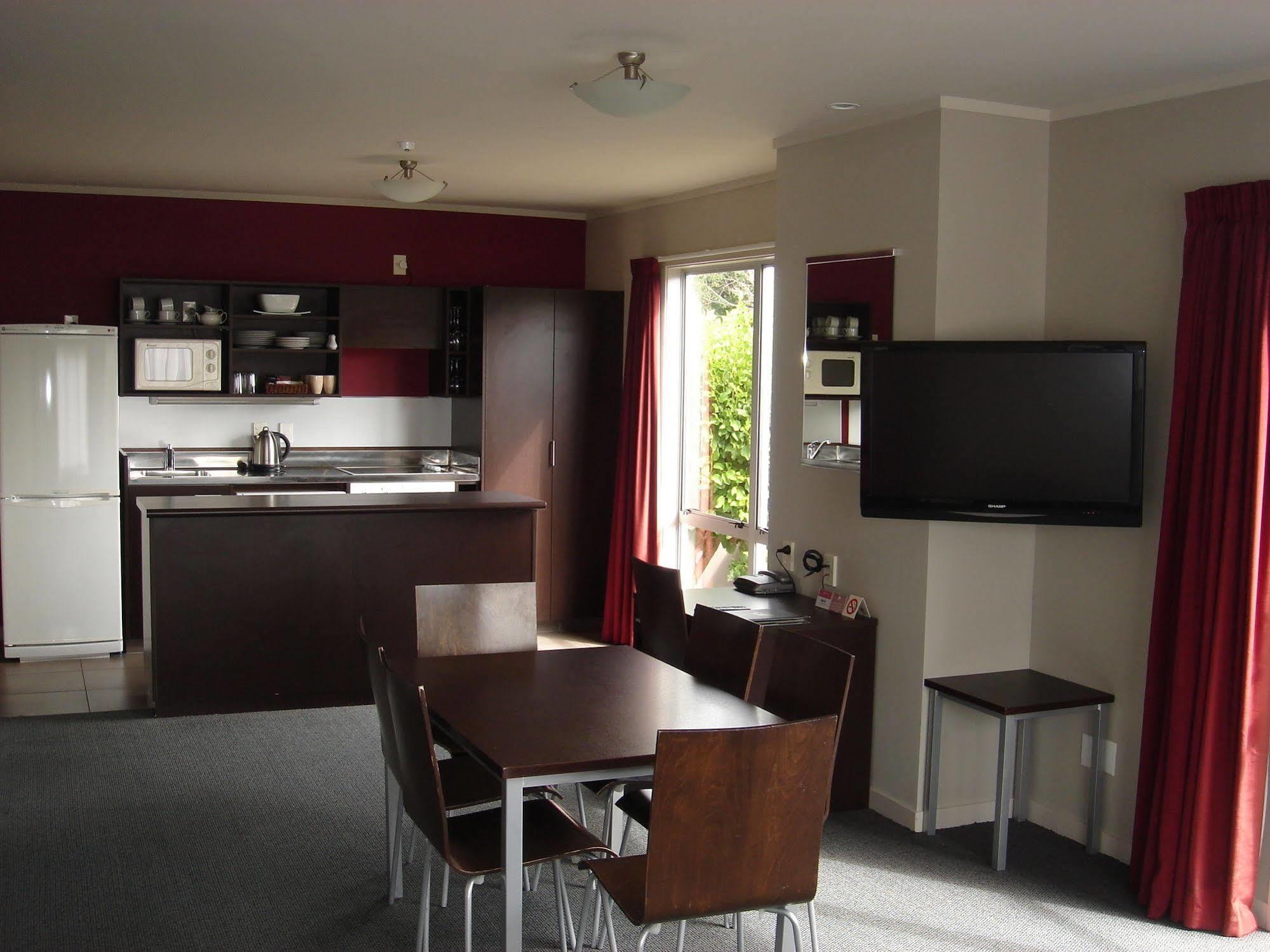 Arena Lodge Palmerston North Exterior photo
